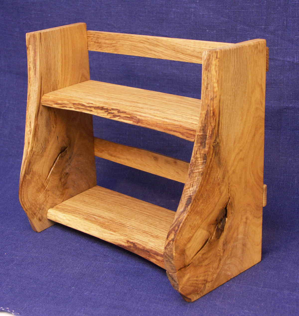 A shelf in oak