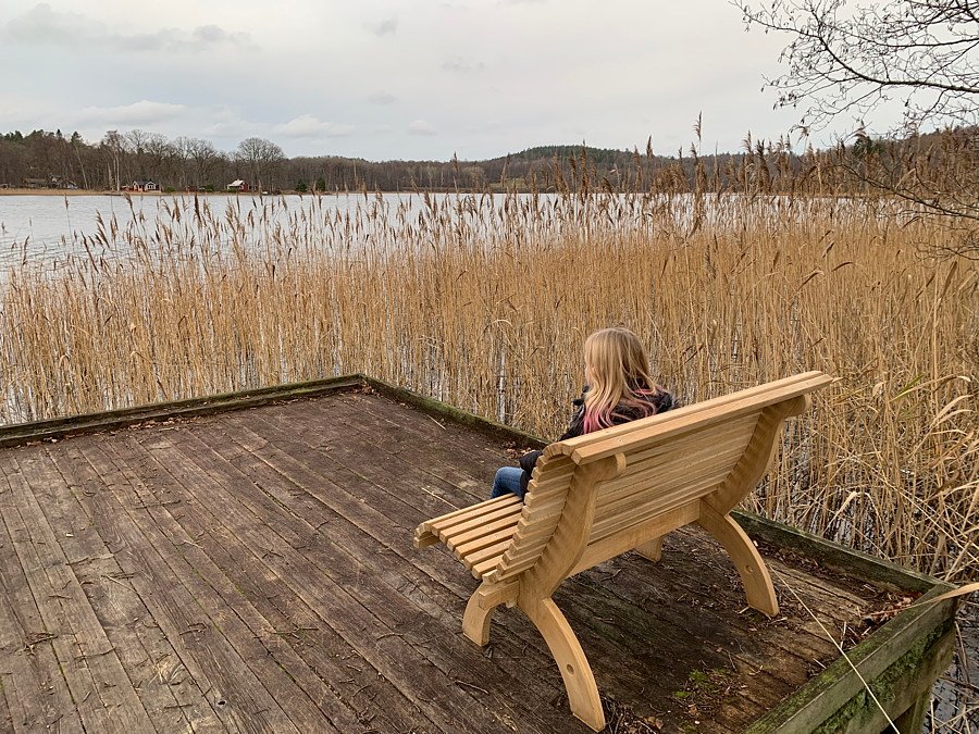 Bilden visar en flaska klädd med rep  